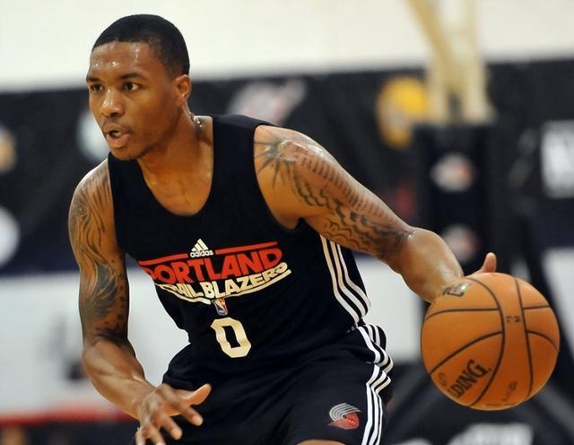 以他惊人的 以他惊人的